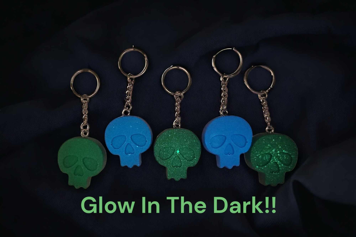 GLOW Black Skull Resin Keychain Charm (Mini UV Light Included)