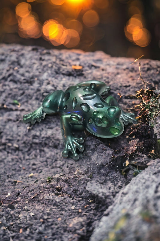 Raindrop Metallic Resin Frog Decor