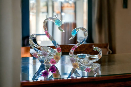 Resin Swans Mantle Piece Table Decor